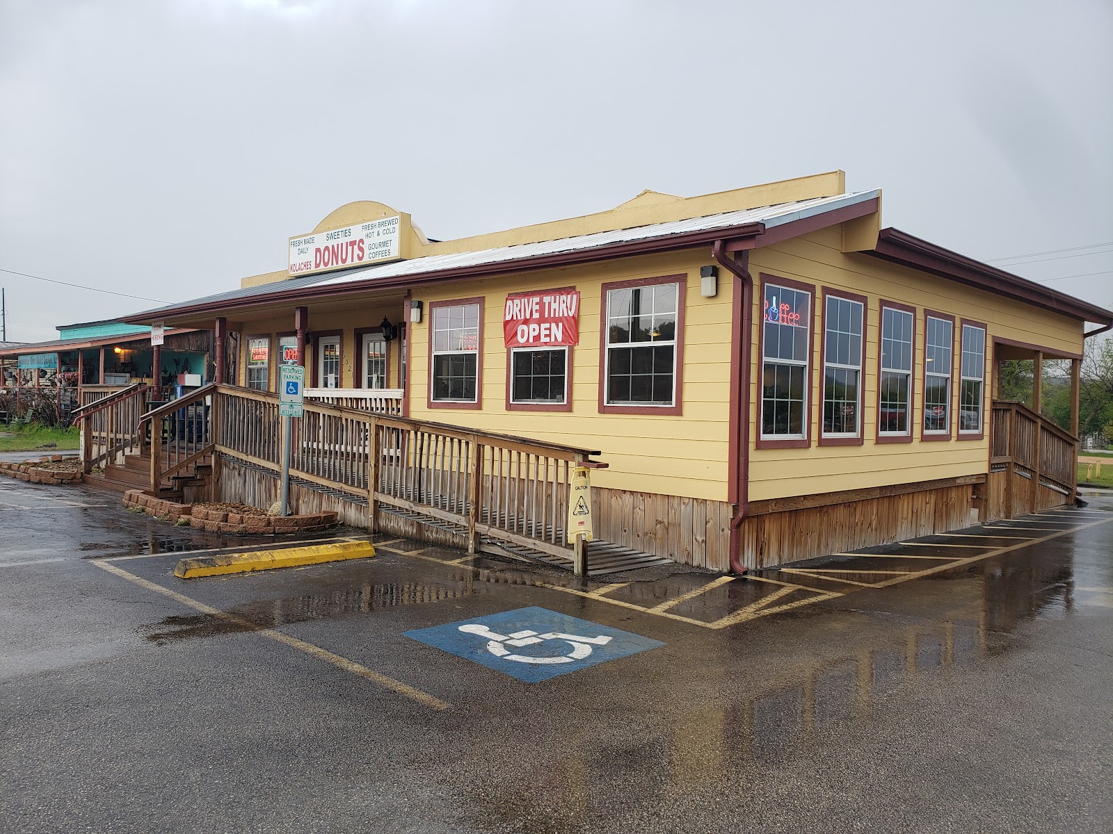 Sweeties Donuts storefront on FM2673 in Canyon Lake, Texas